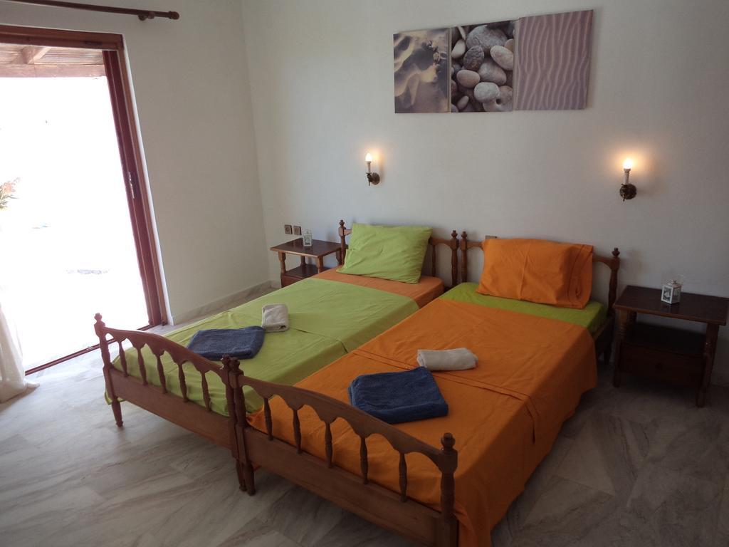 Renesis Studios Lithakia  Room photo